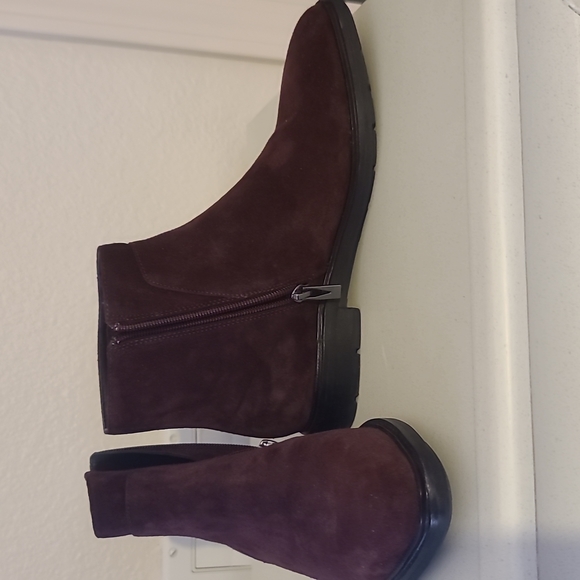 Via Spiga burgundy suede bootie - Picture 2 of 3